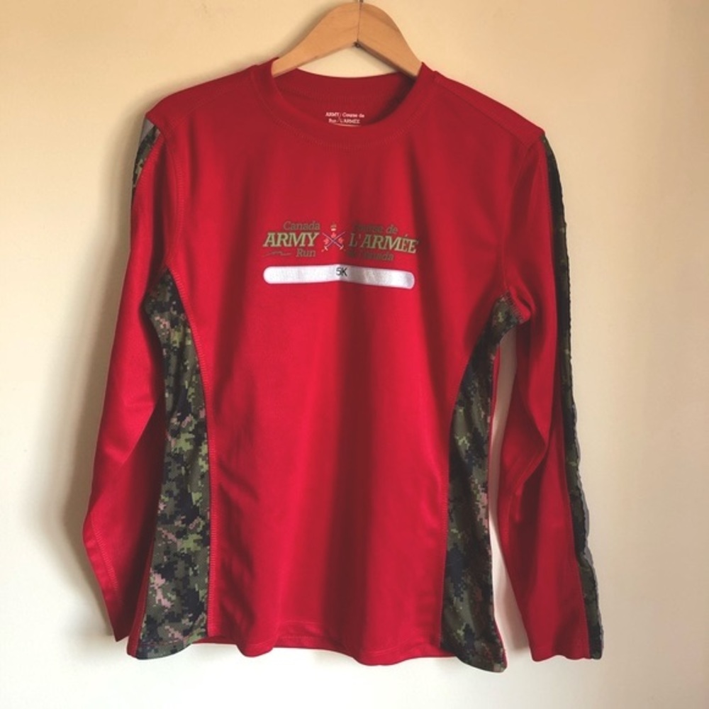 3/$30💚ARMY Run Ottawa 2013 red training top size medium womens